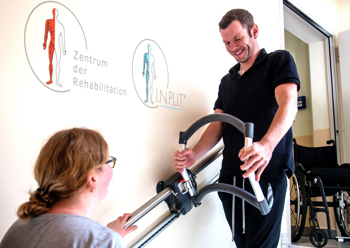 Treppensteighilfe ASSISTEP wird in der Rehabilitation eingesetzt