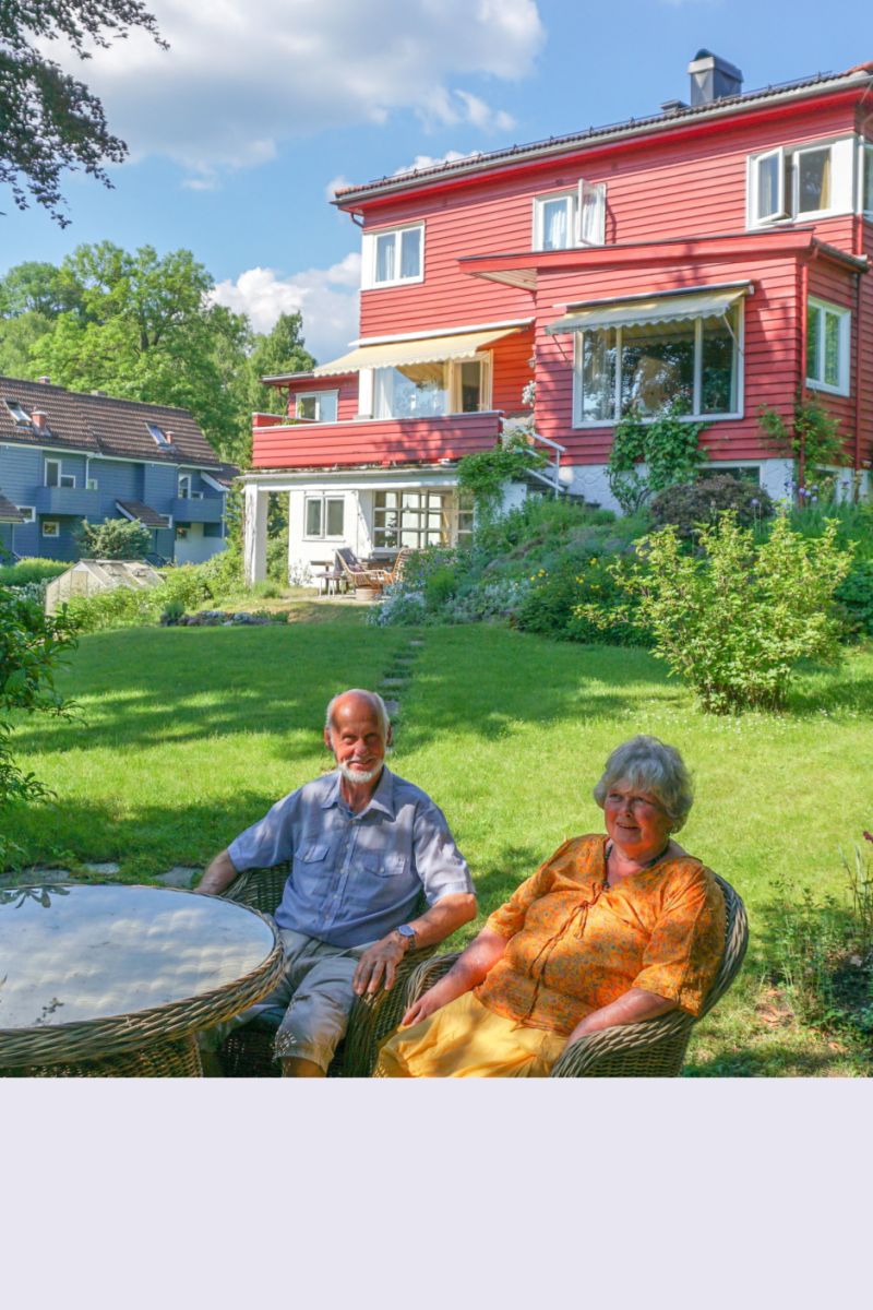 Karen und ihr Ehemann im Garten